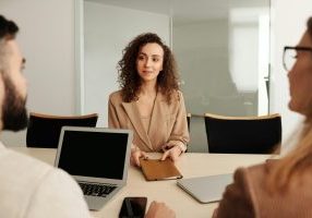 From-Offer-Letter-to-First-Login_-How-IT-Makes-New-Hire-Setup-Easy-scaled.jpg